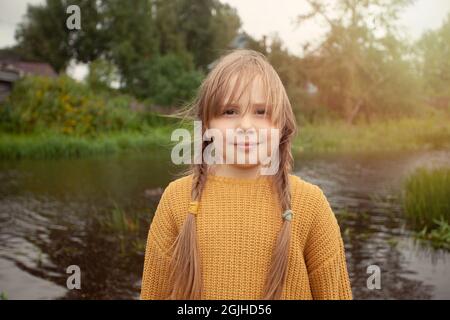 Porträt einer schönen Liitle Mädchen Nahaufnahme Stockfoto