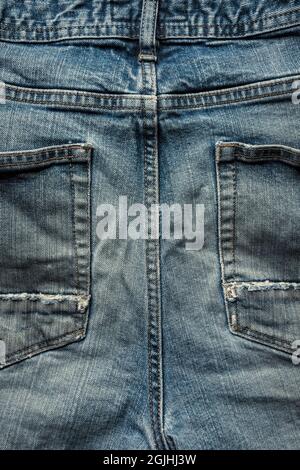 Rückseite aus alter Denim-Jeans. Stockfoto
