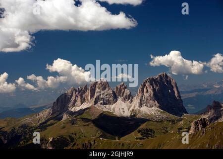 Blick vom Marmolada-Gletscher: Mt. Sass Pordoi, Passo Pordoi, Sellagruppe, Dolomiten, Trentino Provinz, Italien Stockfoto