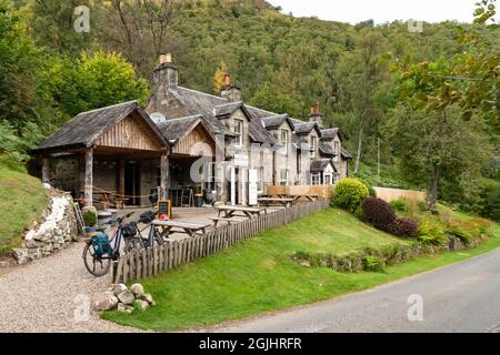 Glenlyon oder Glen Lyon Post Office, Shop und Teestube, in der Nähe von Fortinghall, Perth und Kinross, Schottland, Großbritannien Stockfoto
