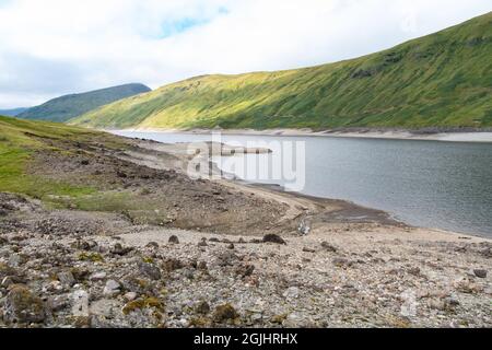 Lubreoch Dam und Loch Lyon - Teil des Breadalbane Hydroelectric Power Scheme, Glen Lyon, Perthshire, Schottland, Großbritannien Stockfoto