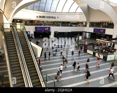 Aktenfoto vom 08/09/21 von Pendlern am Grand Central Station in Birmingham. Die Stadtzentren könnten von einer Òdouble whammyÓ von Staus und Geschäftsschließungen betroffen sein, wenn die Arbeitnehmer nicht wieder mit der Bahn pendeln, warnt die Bahnindustrie. Ausgabedatum: Freitag, 10. September 2021. Stockfoto