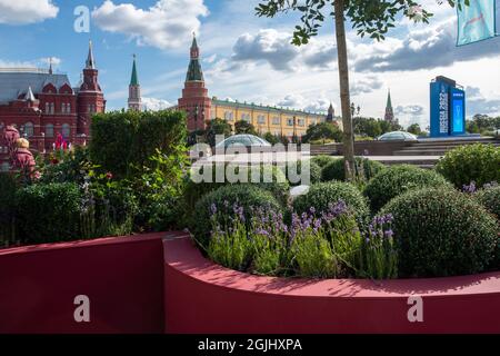 09-06-2021 Moskau RusslandBlumenjam-Festival in verschiedenen Bezirken Moskaus als Ende der Pandemie Covid-19 (Bürgermeister Sobyanin sagt) und des Straßendekors Stockfoto