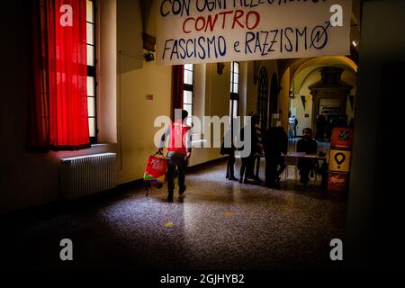 Bologna, Italien 15. April 2018. Die erste nationale Versammlung der italienischen Fahrradkuriere des Online-Lebensmittellieferanten fand in Bologna statt. Die assem Stockfoto