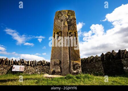 Der große Stein (Roadside Cross), einer der Aberlemno Standing Stones in Angus, Schottland Stockfoto