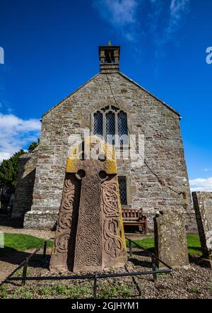 Die Kirkyard Cross Slab, einer der Aberlemno Standing Stones in Angus, Schottland, mit einem keltischen Kreuz Stockfoto
