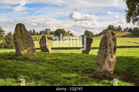 Nine Stone Schließen Sie den Steinkreis auf Harthill Moor in der Nähe von Robin Hood's Stride in der Nähe von Bakewell im Derbyshire Peak District in Großbritannien Stockfoto