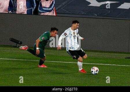 Buenos Aires, Argentinien. September 2021. BUENOS AIRES - 9. SEPTEMBER: Der argentinische Stürmer Lionel Messi (10) kontrolliert den Ball während eines Spiels zwischen Argentinien und Bolivien im Rahmen der südamerikanischen Qualifikationsspieler für Katar 2022 im Estadio Monumental Antonio Vespucio Liberti am 9. September 2021 in Buenos Aires, Argentinien. (Foto von Florencia Tan Jun/PxImages) Credit: Px Images/Alamy Live News Stockfoto