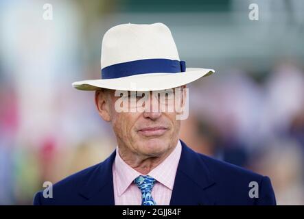 Trainer John Gosden beim Doncaster Cup Day des Cazoo St Leger Festivals auf der Doncaster Rennbahn. Bilddatum: Freitag, 10. September 2021. Stockfoto