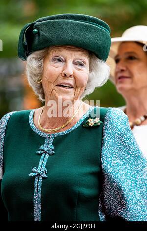 Rotterdam, Niederlande. September 2021. Prinzessin Beatrix der Niederlande enthüllt das Fenster Frieden und Versöhnung in der Laurens-Kirche in Rotterdam, 10. September 2021. Quelle: Patrick van Katwijk/dpa/Alamy Live News Stockfoto