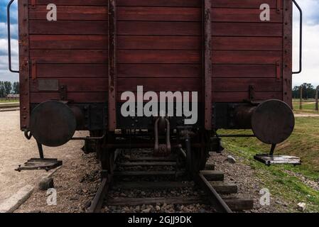 Auschwitz, Polen - 30. August 2018: Güterwagen im Konzentrationslager Auschwitz-Birkenau, einem Vernichtungslager, das von Nazi-Deutschland während der Zeit W Stockfoto