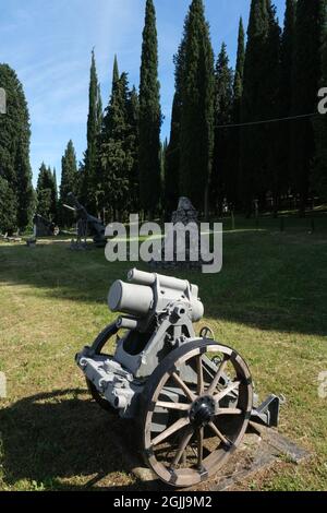 Redipuglia, Italien - 28. Mai 2021: Militärheiligtum. Es enthält die Überreste von über 100.000 italienischen Soldaten, die während des Ersten Weltkriegs gefallen sind. Stockfoto