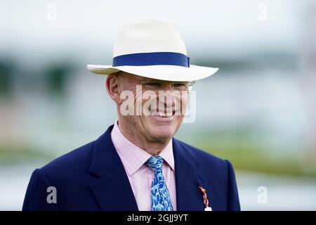 Trainer John Gosden beim Doncaster Cup Day des Cazoo St Leger Festivals auf der Doncaster Rennbahn. Bilddatum: Freitag, 10. September 2021. Stockfoto