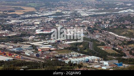 Luftaufnahme der Skyline des Stadtzentrums von Rotherham, South Yorkshire. Von Südwesten kommend, mit Blick auf die A630. Stockfoto