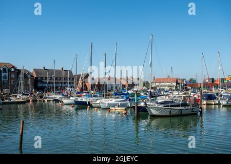 Eling Hafen mit Booten und Yachten auf Southampton Water, Hampshire, England, Großbritannien Stockfoto