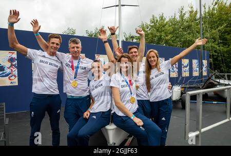 Southampton, Hampshire, Großbritannien. 10. September 2019.Chris Grube, Stuart Bithell. Ali Young, Eilidh McIntyre, Dylan Fletcher, Charlotte Dobson, die 2020-Sterne des britischen Segelteams aus Tokio nehmen an der 52. Southampton International Boat Show Teil, nachdem sie im vergangenen Jahr aufgrund von Covid 19 leider abgesagt wurde. In diesem Jahr gibt es über 300 Boote auf einer eigens gebauten Marina zu sehen, die alles von Stand-up-Paddle-Boards bis hin zu Superyachten bietet, es gibt ein Boot für jeden, Handelsstände, Kleidung und alles, was Bootfahren bedeutet. Kredit: Keith Larby/Alamy Live Nachrichten Stockfoto