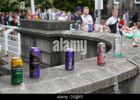 Glasgow, Großbritannien. September 2021. Am Eingang zum Glasgow Green versammeln sich Massen zum ersten Tag des TRNSMT Musikfestivals. Kredit: Pawel Pietraszewski/Alamy Live Nachrichten Stockfoto