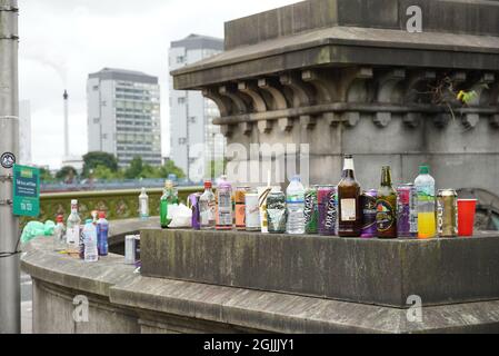 Glasgow, Großbritannien. September 2021. Am Eingang zum Glasgow Green versammeln sich Massen zum ersten Tag des TRNSMT Musikfestivals. Kredit: Pawel Pietraszewski/Alamy Live Nachrichten Stockfoto