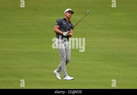 Südafrikas Garrick Higgo am zweiten Tag der BMW PGA Championship im Wentworth Golf Club, Virginia Water, auf dem vierten Loch. Bilddatum: Freitag, 10. September 2021. Stockfoto