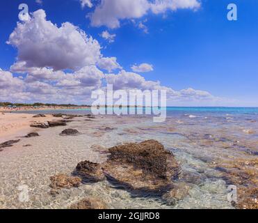 Die schönsten Strände Italiens: Punta Prosciutto in Apulien. Die Küste ist ein Paradies im Herzen des Salento. Stockfoto