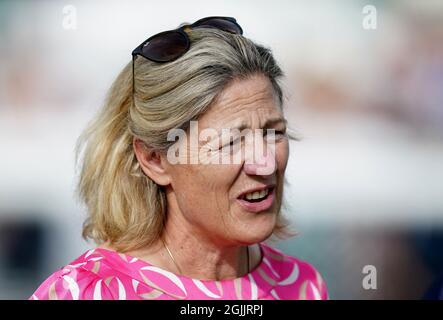 Trainer Eve Johnson Houghton beim Doncaster Cup Day des Cazoo St Leger Festivals auf der Doncaster Rennbahn. Bilddatum: Freitag, 10. September 2021. Stockfoto