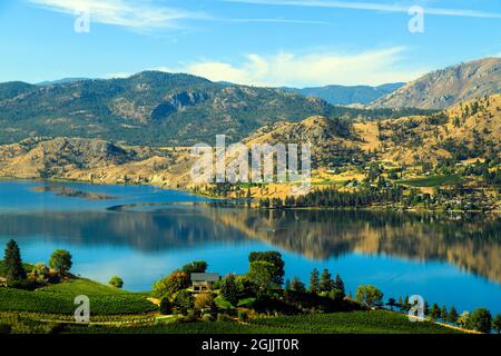 Blick auf den Skaha Lake von den Heritage Hills im Okanagan Valley zwischen Okanagan Falls und Penticton, British Columbia, Kanada. Stockfoto