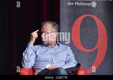 Köln, Deutschland. September 2021. Dr. Oliver Schillings ist amtierender Pressesprecher des Erzbistums Köln und spricht auf phil.COLOGNE, dem internationalen Festival für Philosophie. Quelle: Horst Galuschka/dpa/Alamy Live News Stockfoto