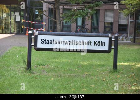 Köln, Deutschland. September 2021. Unterschrift Staatsanwaltschaft Köln vor dem Bürogebäude Quelle: Horst Galuschka/dpa/Alamy Live News Stockfoto