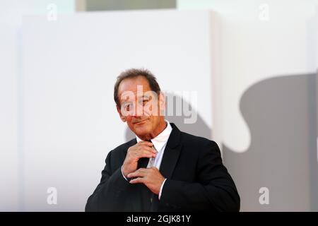 Venedig, Italien. 10. September 2021. Vincent Lindon besucht den roten Teppich des Films 'UN Autre Monde' während der 78. Internationalen Filmfestspiele von Venedig am 10. September 2021 in Venedig, Italien. Foto © Ottavia Da Re/Sintesi/Alamy Live News Stockfoto