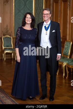 Stockholm, Schweden. September 2021. Christina Beinhoff und Joachim Bertele, deutsche Botschafter in Schweden, kommen zu einem Abendessen zu Ehren des deutschen Präsidenten und seiner Frau im Königlichen Palast an. Präsident Steinmeier und seine Frau sind auf Einladung des schwedischen Königspaares zu einem dreitägigen Staatsbesuch in Schweden. Quelle: Bernd von Jutrczenka/dpa/Alamy Live News Stockfoto