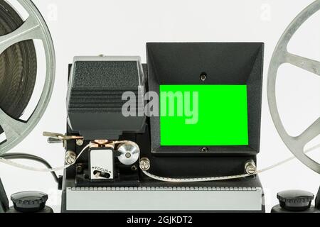 Vintage 8mm Film Editor Maschine mit Chroma Green Screen. Stockfoto