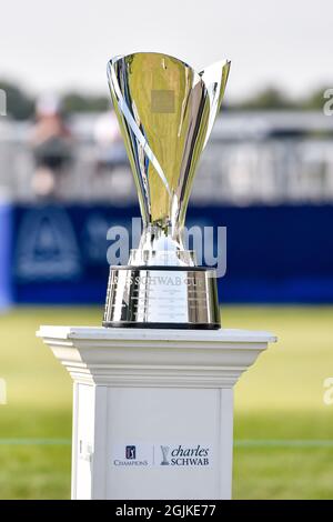 Jennings, USA. September 2021. 10. September 2021: Die Trophäe von Charles Schwab wird während der ersten Runde des Ascension Charity Classic im Norwood Hills Country Club in Jennings, MO, ausgestellt Richard Ulreich/CSM Credit: CAL Sport Media/Alamy Live News Stockfoto