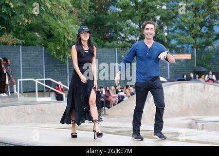 New York, USA. September 2021. Die Designer Laura Kim und Fernando Garcia gehen auf der Monse Fashion Show während der Spring Summer 2021 Fashion Week am 9. September 2020 in New York, NY, auf die Piste. (Foto von Jonas Gustavsson/Sipa USA) Quelle: SIPA USA/Alamy Live News Stockfoto