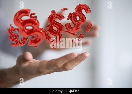 Aufnahme von konzeptuellen Figuren des Roten Rechts und der Justiz über menschlichen Händen auf weißem Hintergrund Stockfoto