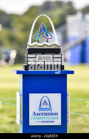 Jennings, USA. September 2021. 10. September 2021: Die Trophäe „Ascension Charity Classic“ wird während der ersten Runde des „Ascension Charity Classic“ im Norwood Hills Country Club in Jennings, MO, ausgestellt Richard Ulreich/CSM Credit: CAL Sport Media/Alamy Live News Stockfoto