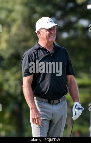 Jennings, USA. September 2021. 10. September 2021: Fred Funk aus Austin Texas vom ersten Abschlag während der ersten Runde des Ascension Charity Classic im Norwood Hills Country Club in Jennings, MO Richard Ulreich/CSM Credit: CAL Sport Media/Alamy Live News Stockfoto