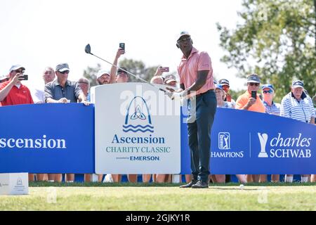 Jennings, USA. September 2021. 10. September 2021: Vijay Singh von den Fidschi-Inseln vom ersten Abschlag während der ersten Runde des Ascension Charity Classic im Norwood Hills Country Club in Jennings, MO Richard Ulreich/CSM Credit: CAL Sport Media/Alamy Live News Stockfoto