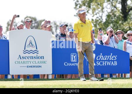 Jennings, USA. September 2021. 10. September 2021: Bernhard langer aus München, Deutschland, schieß beim ersten Abschlag des Ascension Charity Classic, der im Norwood Hills Country Club in Jennings, MO, stattfand Richard Ulreich/CSM Quelle: CAL Sport Media/Alamy Live News Stockfoto