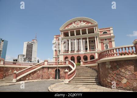 Manaus, Amazonas, Brasilien. September 2021. (INT) Tourismus in Manaus. 10. September 2021, Manaus, Amazonas: Blick und Fassade des Amazonas-Theaters, eine der Postkarten der Stadt Manaus, am Freitag, 10. August 2021. (Bild: © Leco Viana/TheNEWS2 über ZUMA Press Wire) Stockfoto