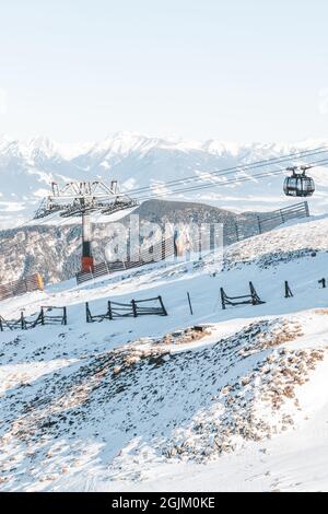 Chopok Berg, Slowakei - 22. Dezember 2016: Seilbahn auf den Gipfel des Chopok Berg im Skigebiet Jasna - Niedere Tatra - eine Bergkette der Stockfoto