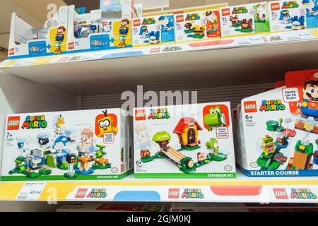 Super Mario Lego im Spielzeugladen Stockfoto