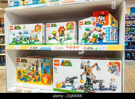 Super Mario Lego im Spielzeugladen Stockfoto