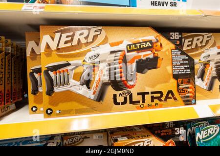 Fortnit Nerv Blasterpistolen für Kinder im Spielwarenladen. Stockfoto