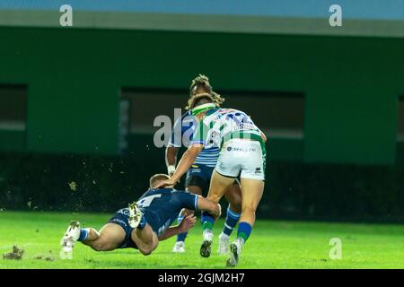 Monigo Stadium, Treviso, Italien, 10. September 2021, Joaquin Riera (Benetton Treviso) und Akker Van der Merwe (Sale Sharks) im Freundschaftsspiel 2021 - Benetton Treviso gegen Sale Sharks - andere Quelle: Live Media Publishing Group/Alamy Live News Stockfoto