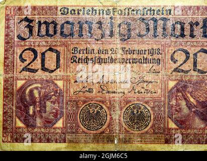 Grosses Fragment der Gegenseite von 20-20-Mark-Banknotenwährung, die 1918 von der Reichsschuldenverwaltung in Berlin ausgegeben wurde, Note featu Stockfoto