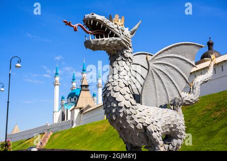 Kasan Kreml im Sommer, Tatarstan, Russland. Es ist die Top-Touristenattraktion von Kazan und UNESCO-Weltkulturerbe. Weiß Stockfoto