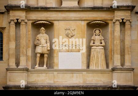 Stone Carving, Front Quad, Wadham College, University of Oxford, Oxford, England, Großbritannien. Dorothy Wadham und Nichola Wadham, Gründer des Colleges. Stockfoto