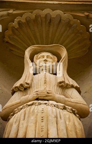 Steinschnitzerei von Dorothy Wadham, Front Quad, Wadham College, University of Oxford, Oxford, England, Großbritannien. Das Wadham College wurde 1610 von Dorothy Wadham gegründet. Stockfoto