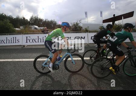 Gateshead, Großbritannien, 10.. September 2021, Etappe 6 der Tour of Britain 2021 mit dem Fahrrad vorbei an Anthony Gormleys weltberühmter Skulptur „Engel des Nordens“, Quelle: DEW/Alamy Live News Stockfoto