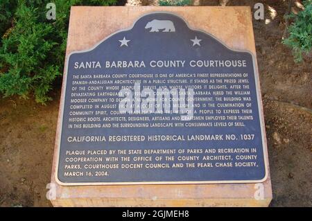 Schild des Santa Barbara County Courthouse in der Anacapa Street 1100 im historischen Stadtzentrum von Santa Barbara, California CA, USA. Stockfoto